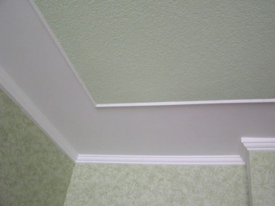 Обои на потолок под окраску