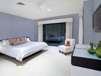 Дизайнерские стеклообои Wellton Decor Хризантема
